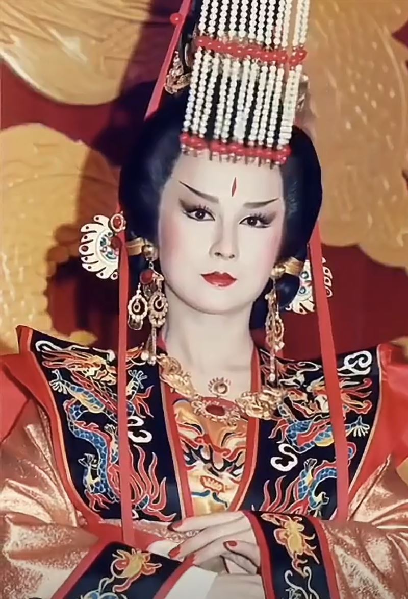 潘迎紫早年主演《一代女皇》曾創下約60%收視紀錄，為台灣電視史經典作品之一。（圖／翻攝自潘迎紫微博）