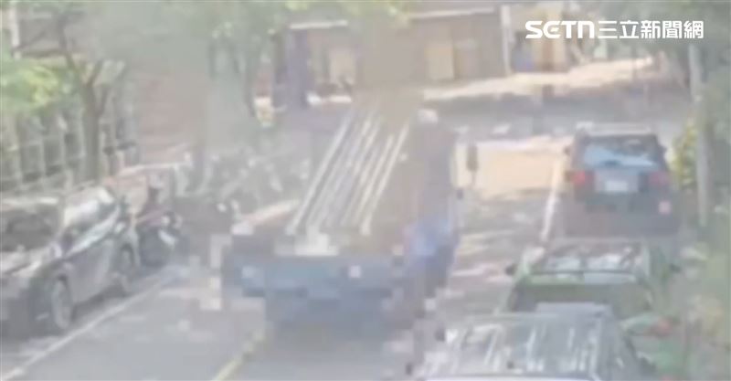 北市23歲男「橫倒馬路」⋯貨車輾過當場死亡!駕駛遭過失致死罪送辦。(圖/翻攝畫面)