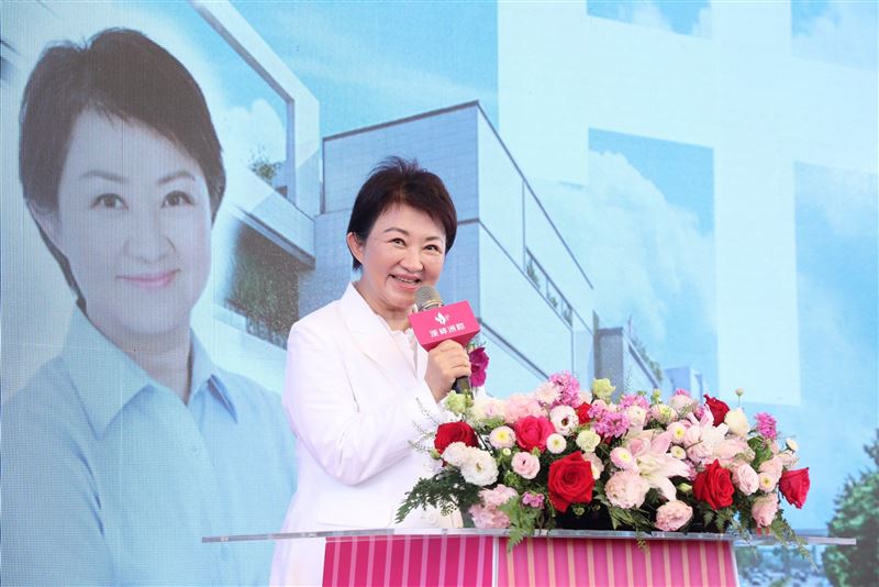 盧秀燕賀漢神百貨開幕遭灌爆：聽得見孩子的哭聲嗎？（圖／翻攝自盧秀燕臉書）