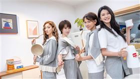 徐潔兒（左起）和李心潔、謝楠、陳凱琳組成的「Destiny sisters」隊很快建立感情。（圖／翻攝自微博）