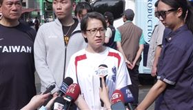 副總統蕭美琴出席「2026企業女子壘球聯賽開幕戰」前受訪（圖／翻攝畫面）