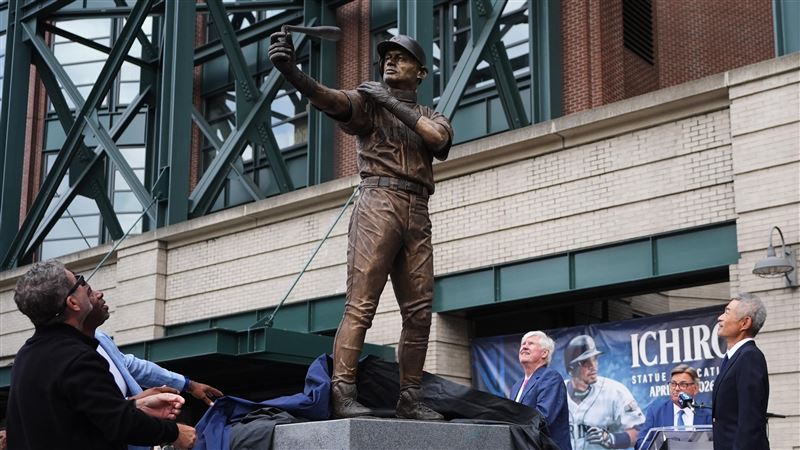 雕像揭幕斷棒出包 一朗神回:李維拉幹的