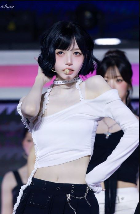 tripleS的亞洲巡演《My Secret New Zone》首爾站演出，采湲因身材太過骨感引起不少討論。（圖／翻攝自X平台 @Astraea_kcw）