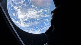 美國NASA「阿提米絲2號」成功升空展開10天繞月任務，預計創下人類史上最遠飛行紀錄。（圖／翻攝自X平台 @astro_reid）