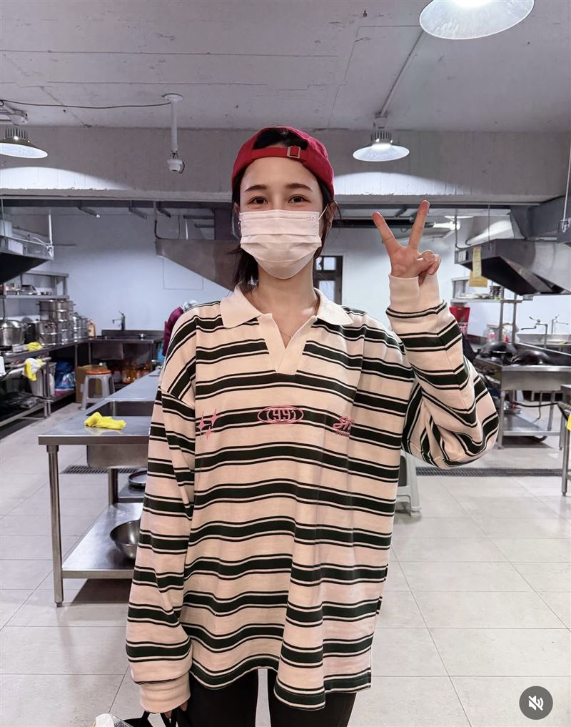 千千取得中餐丙級證照。（圖／翻攝自IG）