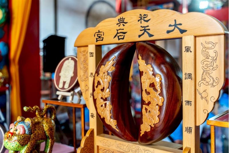 茄苳入石柳大福杯。(圖/翻攝自祀典大天后宮粉絲專頁)