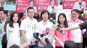 蘇巧慧率議員參選人赴新莊宏泰市場掃街並於會前受訪（圖／翻攝畫面）