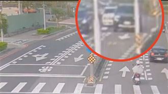 賓士沿路撞…他車尾慘遭殃　肇事駕駛跑了