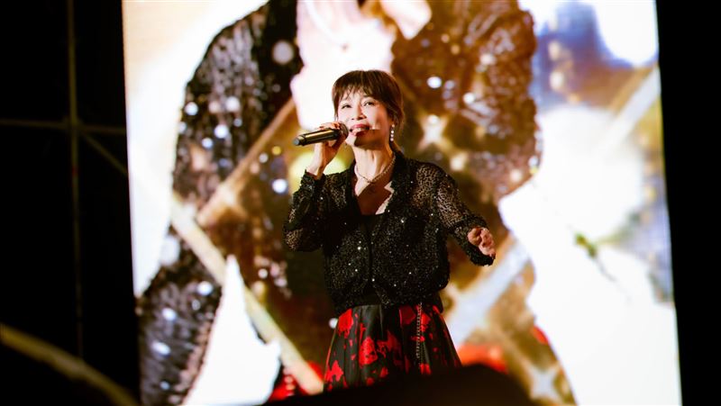 屏東驚見爸媽輩熟悉身影!竟是超大咖天后