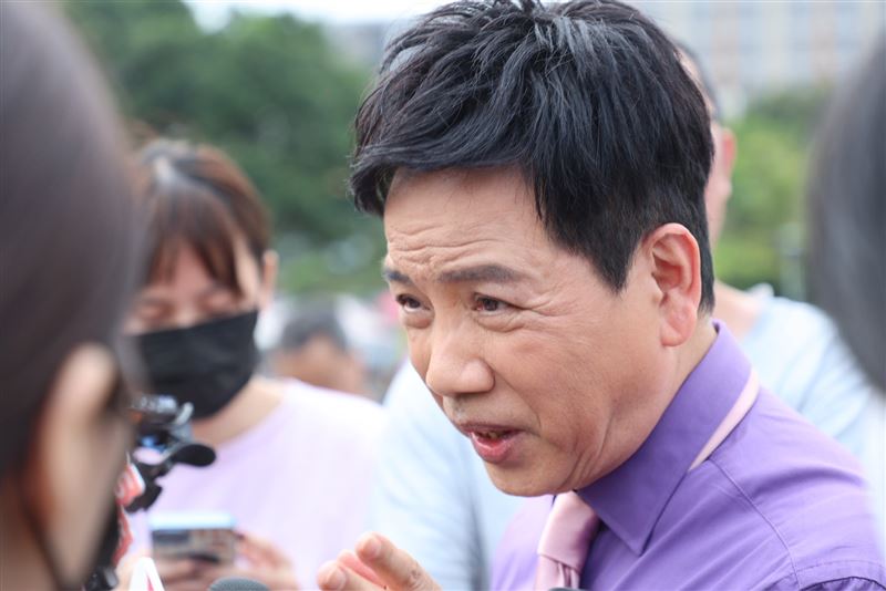 陳凱倫對朱海君表示很心疼。（圖／記者鄭孟晃攝影）