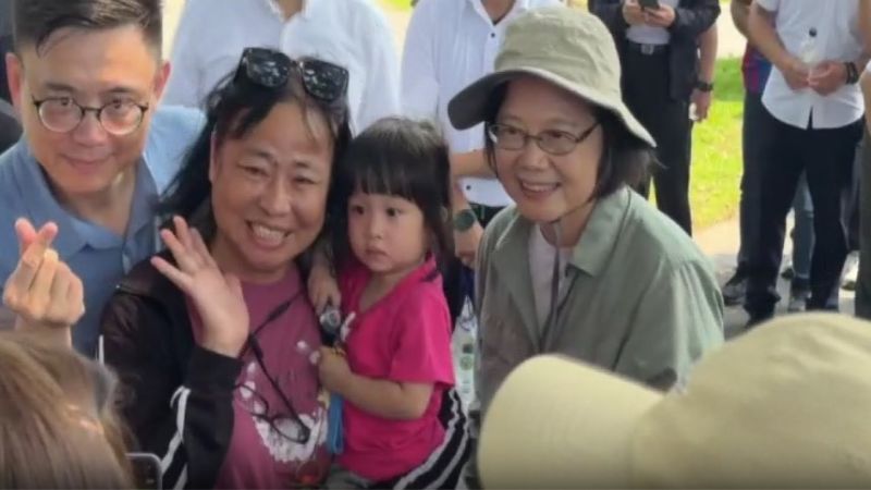 蔡英文訪高雄 賴瑞隆準備「香菜」花生糖