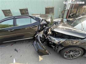 彰化機車鬼切害轎車閃撞3車　騎士竟跑了（圖／翻攝畫面）
