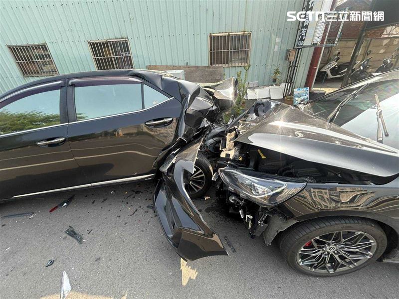 彰化機車鬼切害轎車閃撞3車 騎士竟跑了