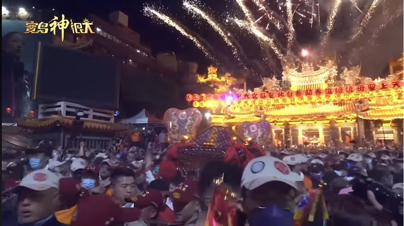 大甲媽起駕,煙火齊放(歷年回顧)。(圖/寶島神很大)