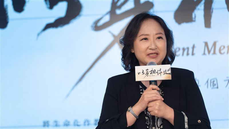 女星宣布人生大事!化身香燈腳前往白沙屯