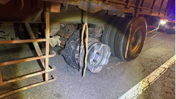 國1彰化「29車連環撞」半聯結爆胎噴皮