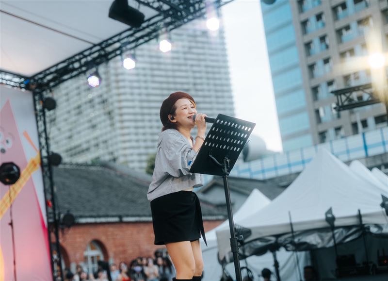 曾演唱〈真珠美人魚〉等經典動畫中文歌曲的歌手梁世韻，宣布舉辦人生首場個人專場演唱會。（圖／文化大學學生會 提供）