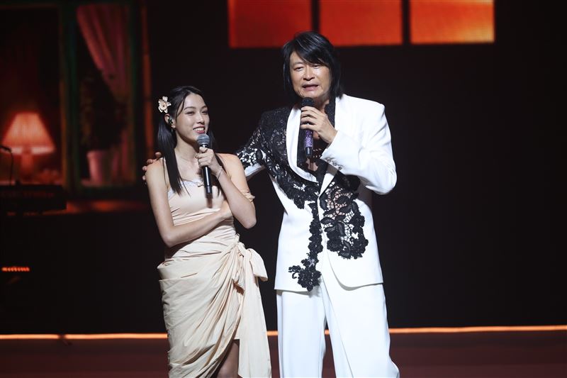 游鴻明舉辦演唱會，邀請愛女游宇潼擔任特別來賓同台演出。（圖／記者鄭孟晃攝影）