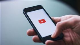 YouTube Premium 3年內二度漲價　用戶哀號：越來越貴。(示意圖／Pexels）