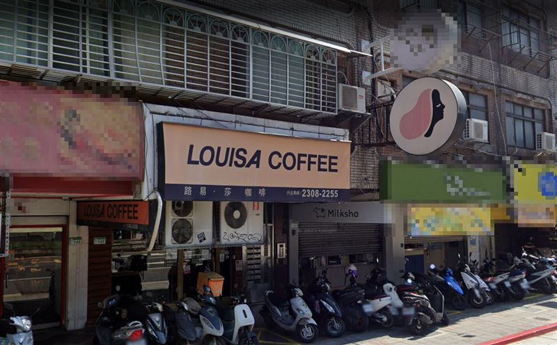 台北市萬華區路易莎龍山分店日前無預警歇業,一名8年級女性加盟主遭房東控訴積欠6個月租金後失聯。(圖/翻攝Google Maps)