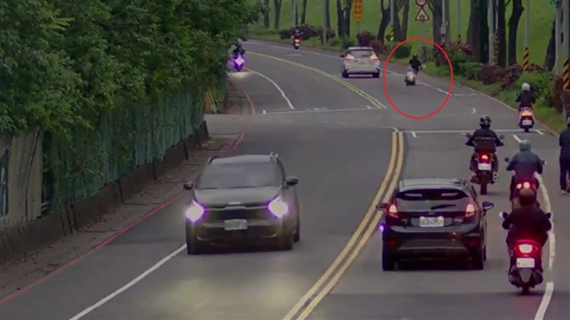 22歲騎士「頭撞燈桿」亡 詭異失控畫面曝