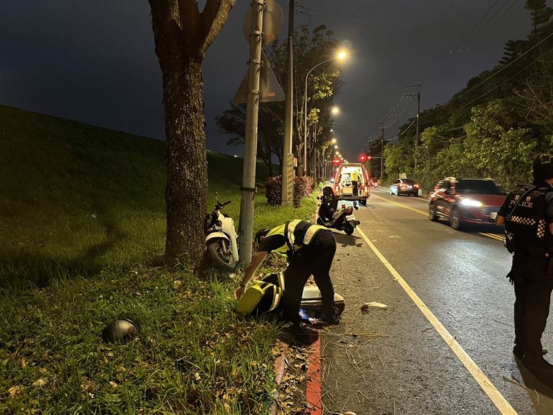 警方到場處理事故、採證。（圖／翻攝畫面）