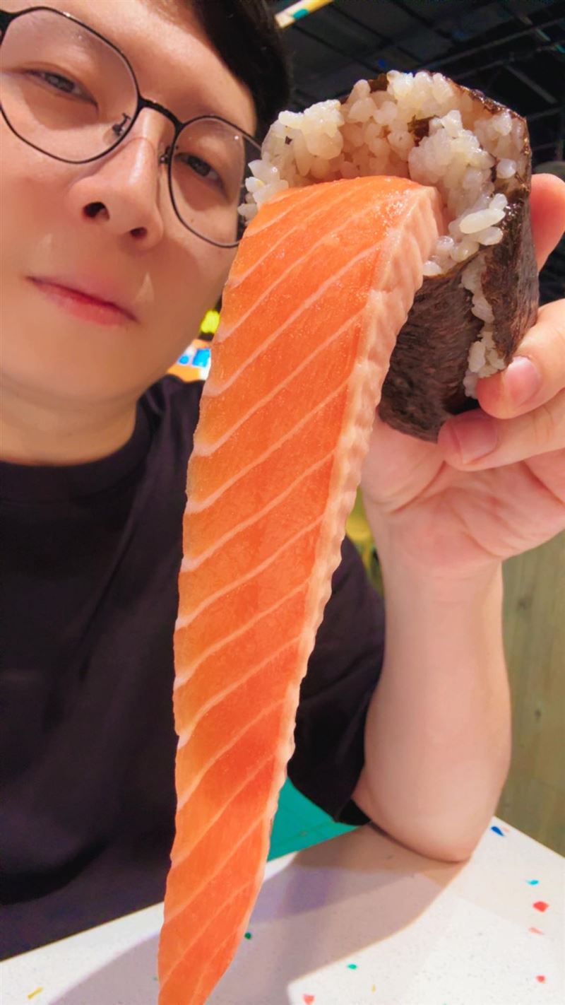 王浩宇在臉書發文，嘲笑他的人還是在嘲笑，但他的人生早已翻頁，過得更好、睡得更飽。（圖／翻攝自王浩宇臉書）