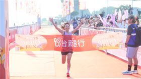 台新女子半程馬拉松組冠軍陳美彤（1小時23分37秒）。（圖／路跑協會提供） 