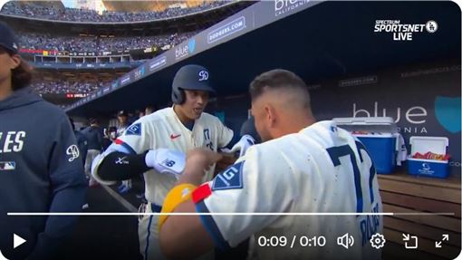 大谷翔平開轟有新慶祝動作　模仿愛犬吐舌