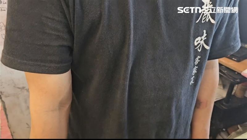 老闆說這家店從爸爸經營到他已經第二代，只因為吃不到薑絲炒大腸就挨告，真的很無奈。（圖／翻攝畫面）