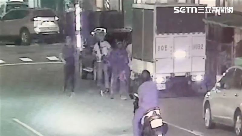 男子逃了4小時，最終在小港區新昌街一帶狼狽落網。（圖／翻攝畫面）