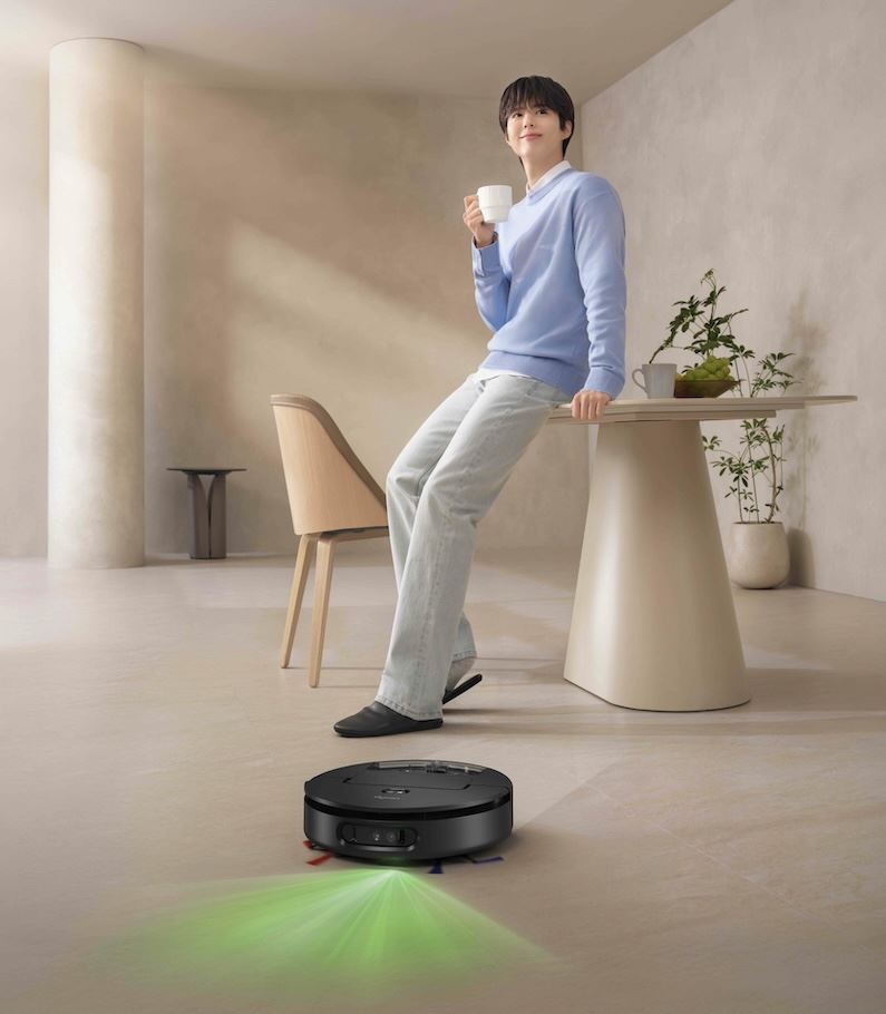 Dyson邀韓國演員朴寶劍出任品牌大使，並以全新Dyson Spot+Scrub™ Ai掃拖機器人作為合作起點。（圖／Dyson提供）