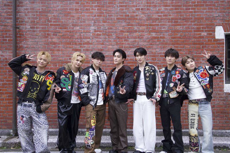 BALLISTIK BOYZ成員日髙竜太（左起）、海沼流星、加納嘉將、砂田將宏、松井利樹、深堀未來、奧田力也。（圖／LDH 愛夢悅提供）