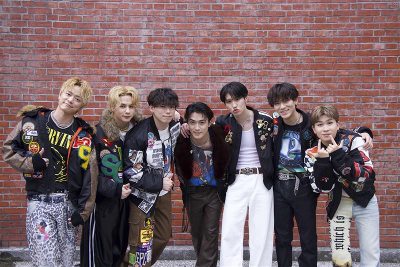 BALLISTIK BOYZ成員日髙竜太（左起）、海沼流星、加納嘉將、砂田將宏、松井利樹、深堀未來、奧田力也。（圖／LDH 愛夢悅提供）