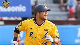 早看出兄弟凝聚力強　陳俊秀幫學弟灌雞湯