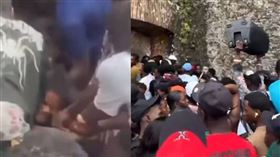 海地北部歷史古蹟拉費里埃城堡11日發生嚴重推擠踩踏事故，造成至少30人死亡。（圖／翻攝自X＠PatriarcheRadio）