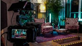 24歲女主播直播1小時暈倒，清醒30分鐘內被公司開除！專家：恐違法。（示意圖／Pixabay）