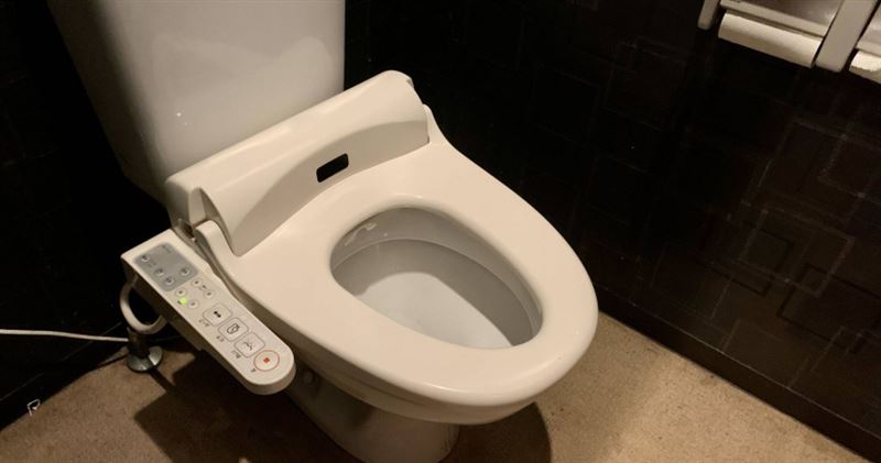 醫師楊智鈞提醒，上大號用力、健身舉重、搬重物，都對心血管來說是高風險動作，應該特別注意。（示意圖／photoAC）