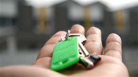 台北租屋成本高，雙薪家庭仍面臨經濟壓力。（示意圖／Pixabay）