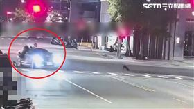 高雄,高雄市,騎士,老翁,車禍,號誌,機車,中醫師,前鎮,撞車,違規。（圖／翻攝畫面）