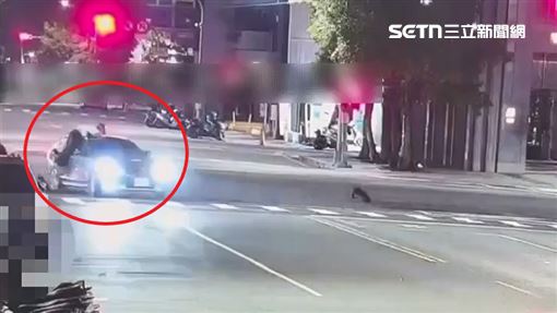 騎士撞車掛車頂昏迷…眾人CPR鬼門前搶命