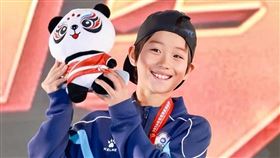 11歲滑板新星葉子陽亞錦賽鍍銀年僅11歲的新星葉子陽（圖）在亞洲滑板錦標賽街式少年男子組決賽奪銀，寫下站上亞錦賽頒獎台台灣第1人紀錄，更是滑板史上首面正式錦標賽獎牌。（葉子陽爸爸提供）中央社記者陳容琛傳真　115年4月13日