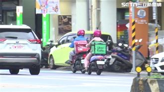 不滿取餐拖太久！外送員評論罵客個資全露