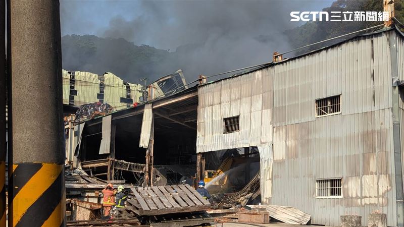 五股舊衣工廠惡火 警消灌救12小時撲滅