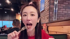 蔡允潔近日分享與老公的街頭對話，原本只是輕鬆閒聊，卻意外演變成「婚姻震撼教育」，讓蔡允潔當場語塞，也引發網友熱烈討論。（圖／翻攝自蔡允潔FB）