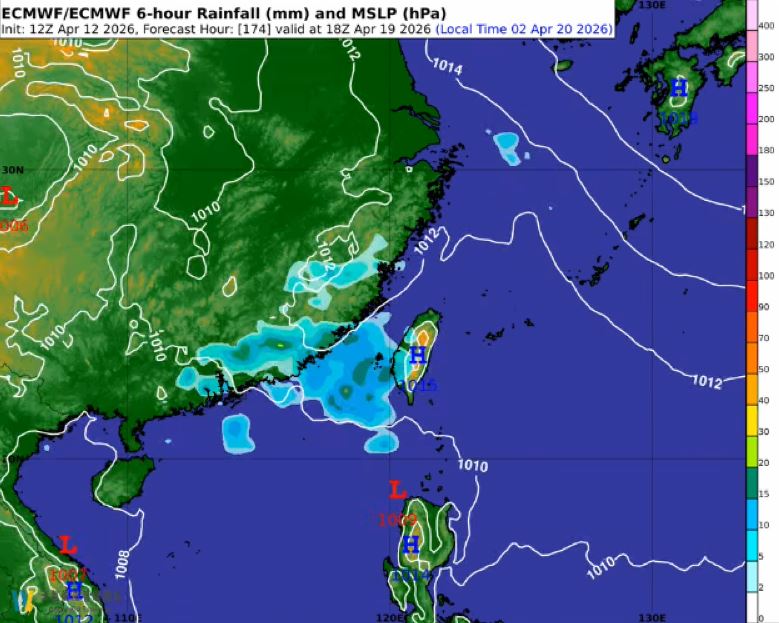週末受到東北季風影響，迎風面的北部、東半部仍持續有局部短暫陣雨機會。（圖／翻攝自天氣風險 WeatherRisk）