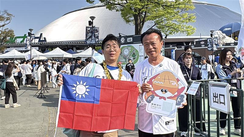 嘉義優鮮攻進日本職棒！翁章梁擔任開球嘉賓，精準行銷日本市場。（圖／嘉義縣政府提供）