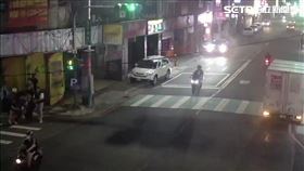 新北某藥妝店女工讀生與女主管互看不爽，下班各自找來男友談判引發大亂鬥。（圖／翻攝畫面）