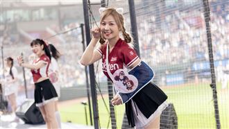 左肩肌腱發炎　樂天女孩穆又甯帶傷應援