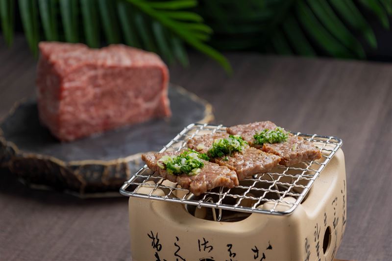 SERENA全日餐廳推石垣牛主題餐點，成人每位平日1,280元（午晚餐同價，10%服務費另計）- 燒烤石垣牛肉。（圖／高雄日航酒店提供）（圖／高雄日航酒店提供）